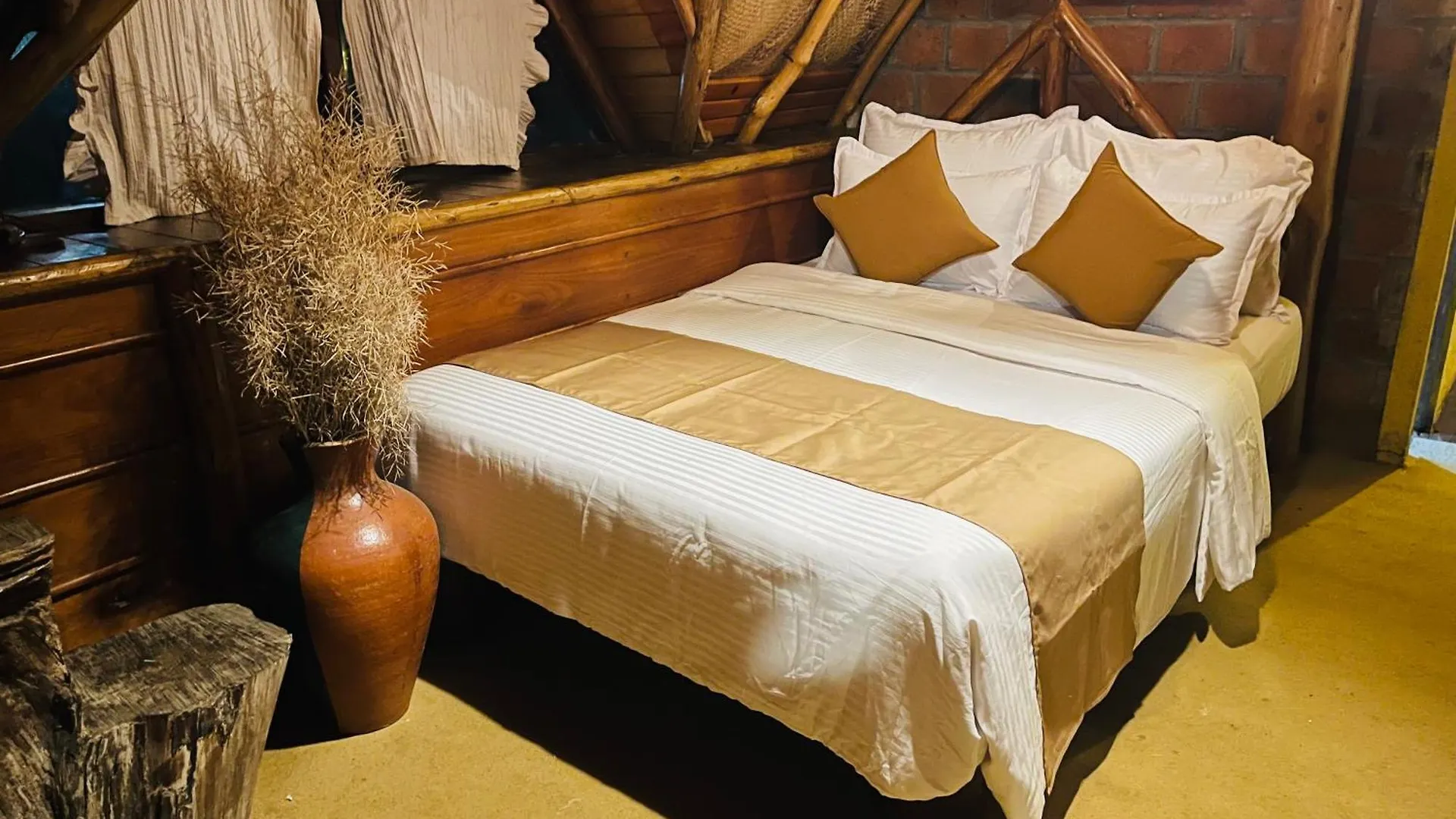 Hotel The Lake Frost Nuwara Eliya